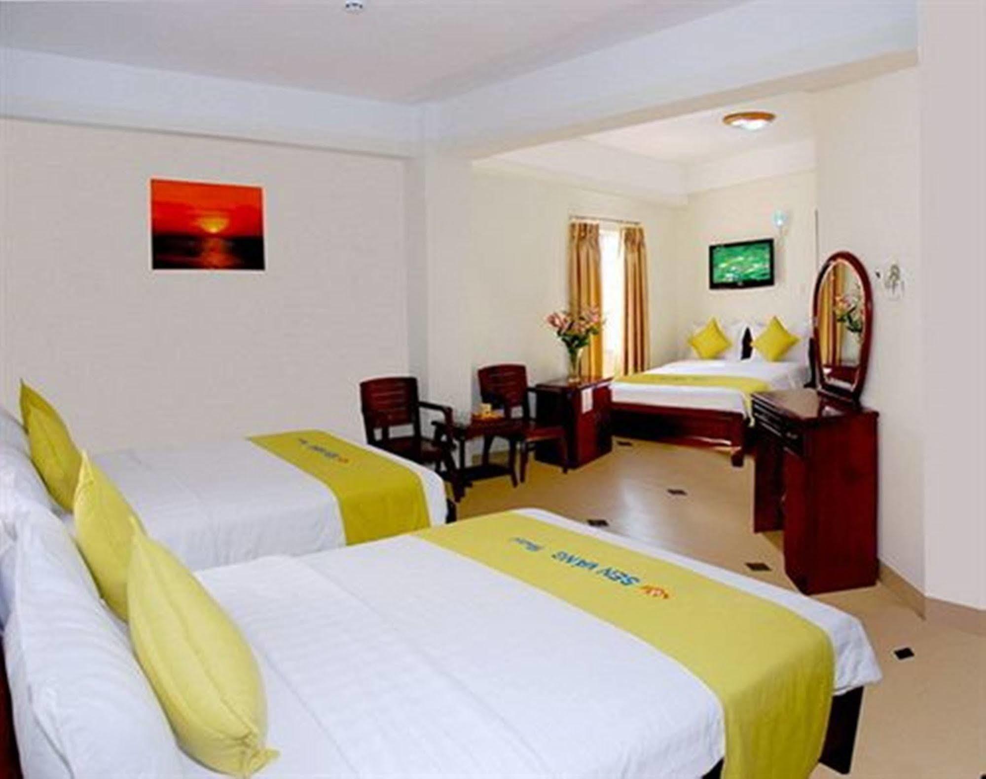 Golden Lotus Hotel Нячанг Экстерьер фото