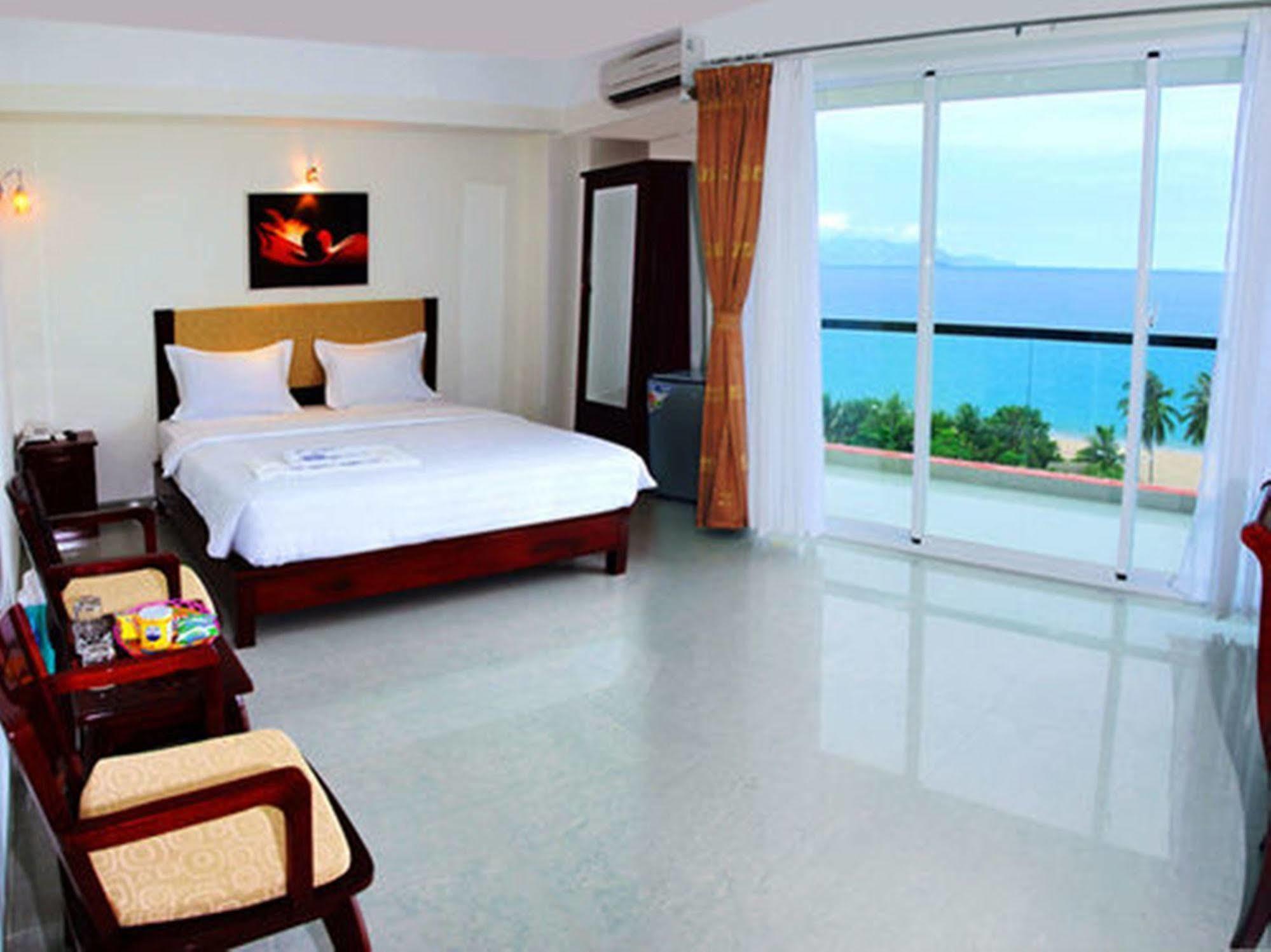 Golden Lotus Hotel Нячанг Экстерьер фото