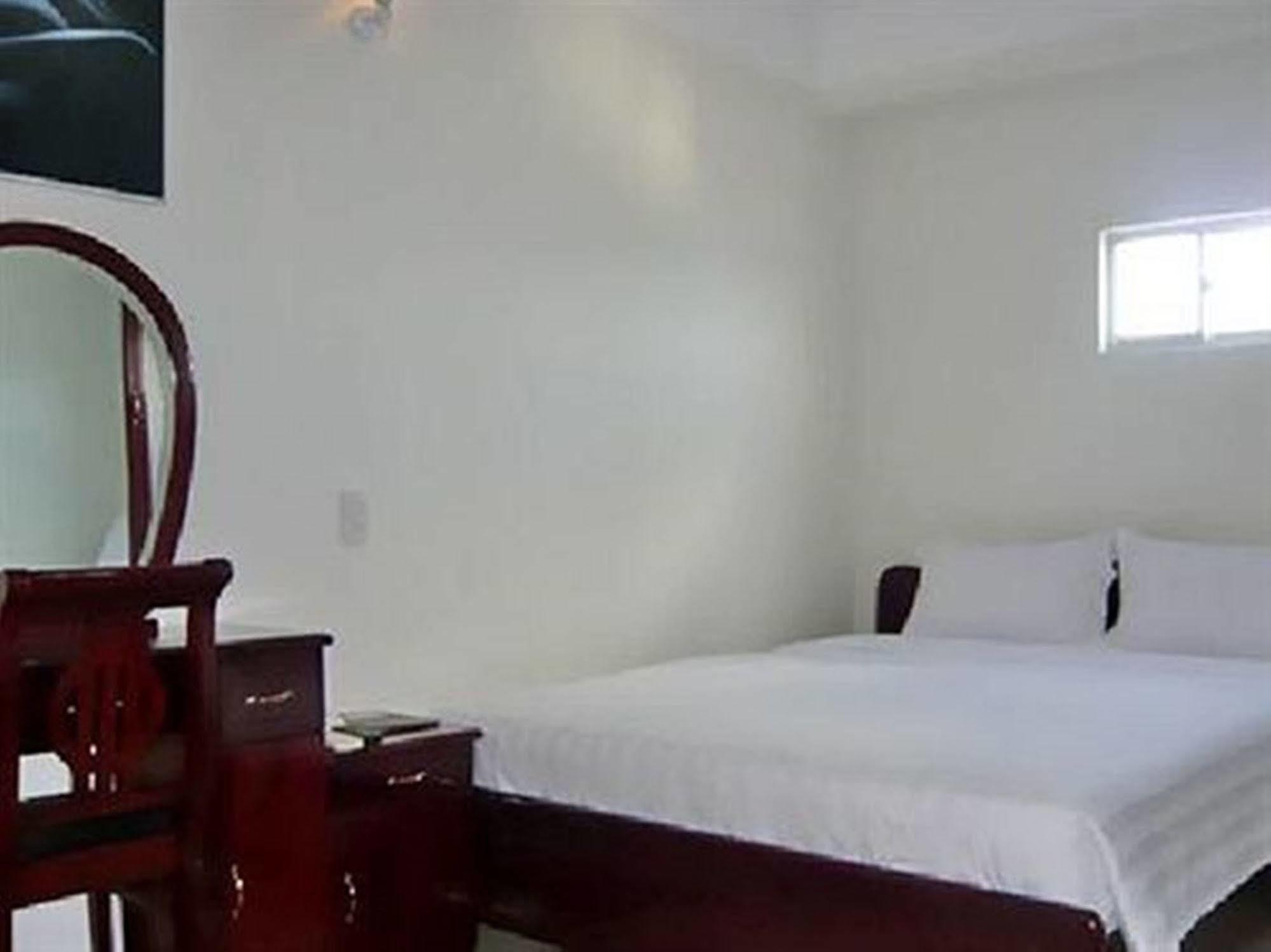 Golden Lotus Hotel Нячанг Экстерьер фото